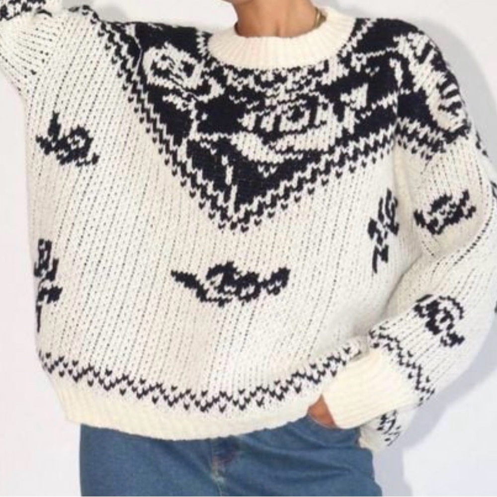 Elegant Black and White Patterned Sweater
